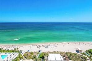 Beach - Luxury Oceanfront 2BR/2BA,Beach + Pool, Free Parking (Hollywood)