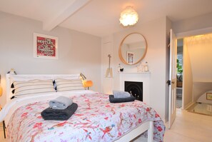 Unclassified image, 5 of 27, button - Wellington in the heart of Rye, sleeps 4 only a minutes walk from Mermaid Street (Rye)