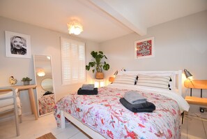 Unclassified image, 3 of 27, button - Wellington in the heart of Rye, sleeps 4 only a minutes walk from Mermaid Street (Rye)