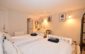 Unclassified image, 2 of 27, button - Wellington in the heart of Rye, sleeps 4 only a minutes walk from Mermaid Street (Rye)