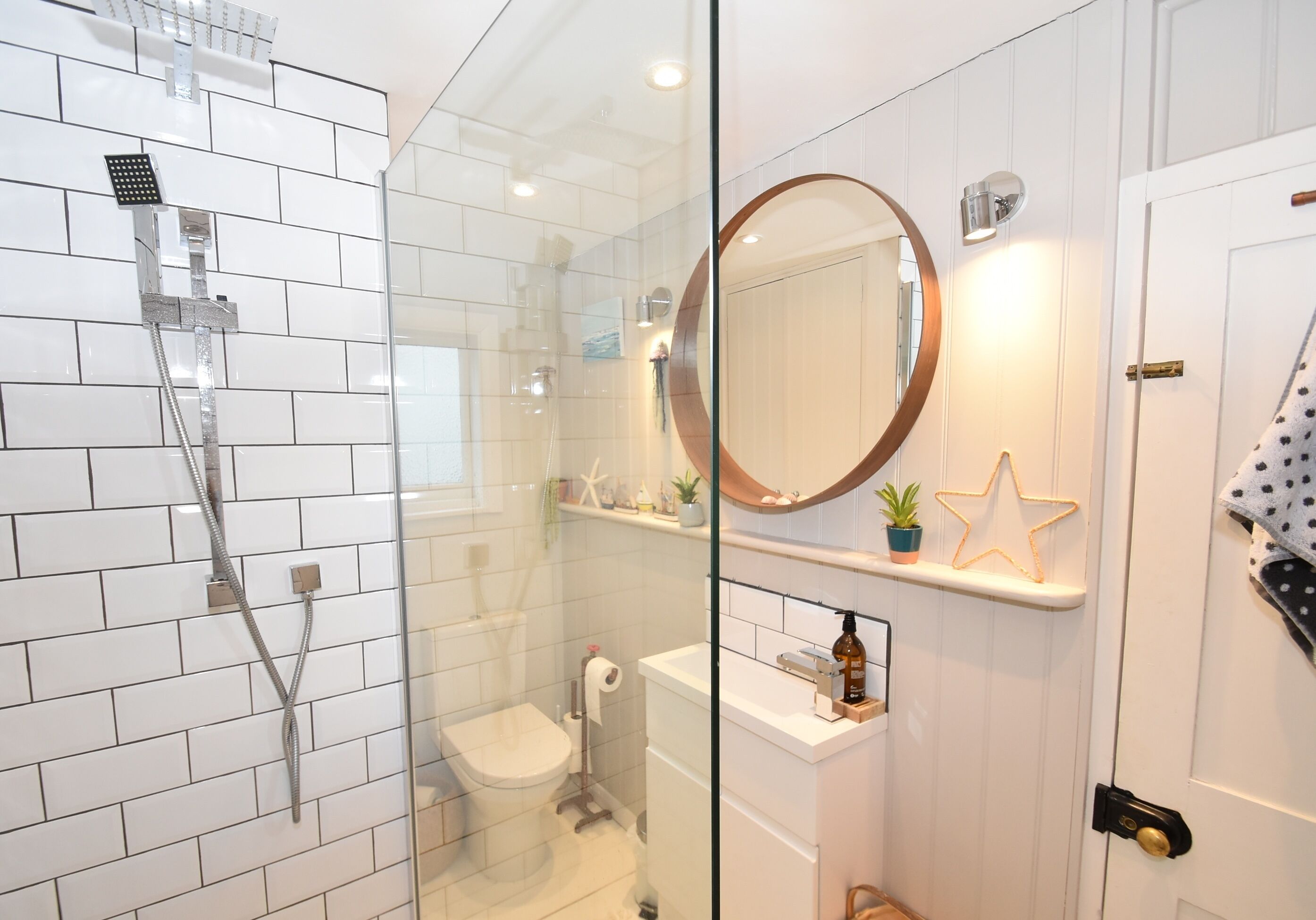 淋浴设施、吹风机、毛巾、肥皂