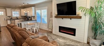 NEW Pet/Kid Friendly - 7 Minutes to Downtown GVL