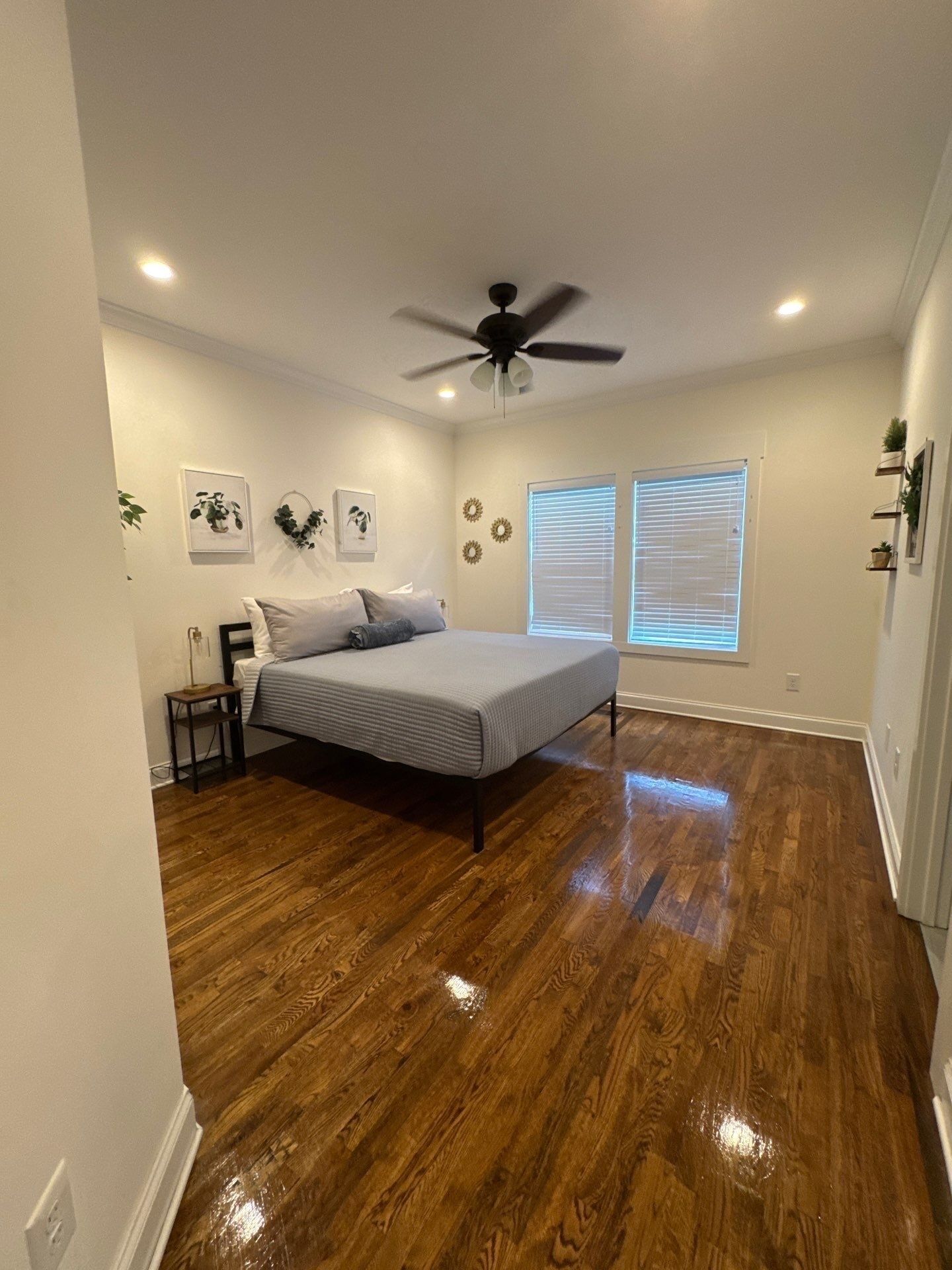3 bedrooms, desk, iron/ironing board, travel crib