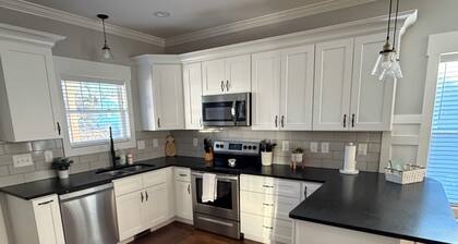 NEW Pet Friendly - 7 Minutes to Downtown GVL