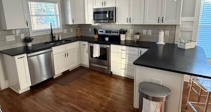 NEW Pet Friendly - 7 Minutes to Downtown GVL
