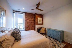 1 bedroom, WiFi, bed sheets - The Nest Above - Finch Suite (Seneca)