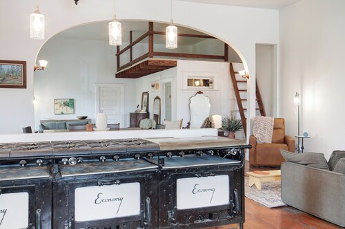 Calamity Jane's Hideout - Live like an Outlaw