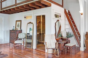 Unclassified image, 3 of 18, button