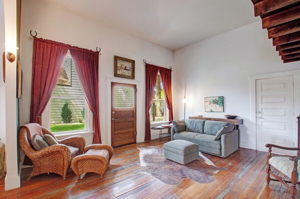 Unclassified image, 1 of 18, button