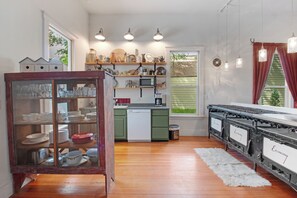 Microwave, dishwasher