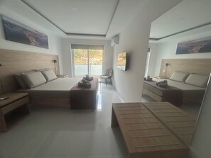 1 bedroom, iron/ironing board, WiFi, bed sheets - Stylish One-Bedroom Apartment with Balcony & Sea Views (San Pawl il-Baħar)