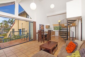 Living area - Byron Bay Beachfront Apartments (Byron Bay)