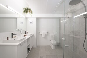 Bathroom - Byron Bay Beachfront Apartments (Byron Bay)