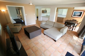 Living area - Byron Bay Beachfront Apartments (Byron Bay)
