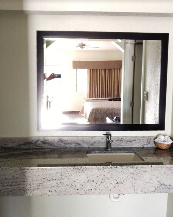 Bathtub, towels, soap, shampoo