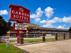 Exterior - GARDEN SUITES (Houston)