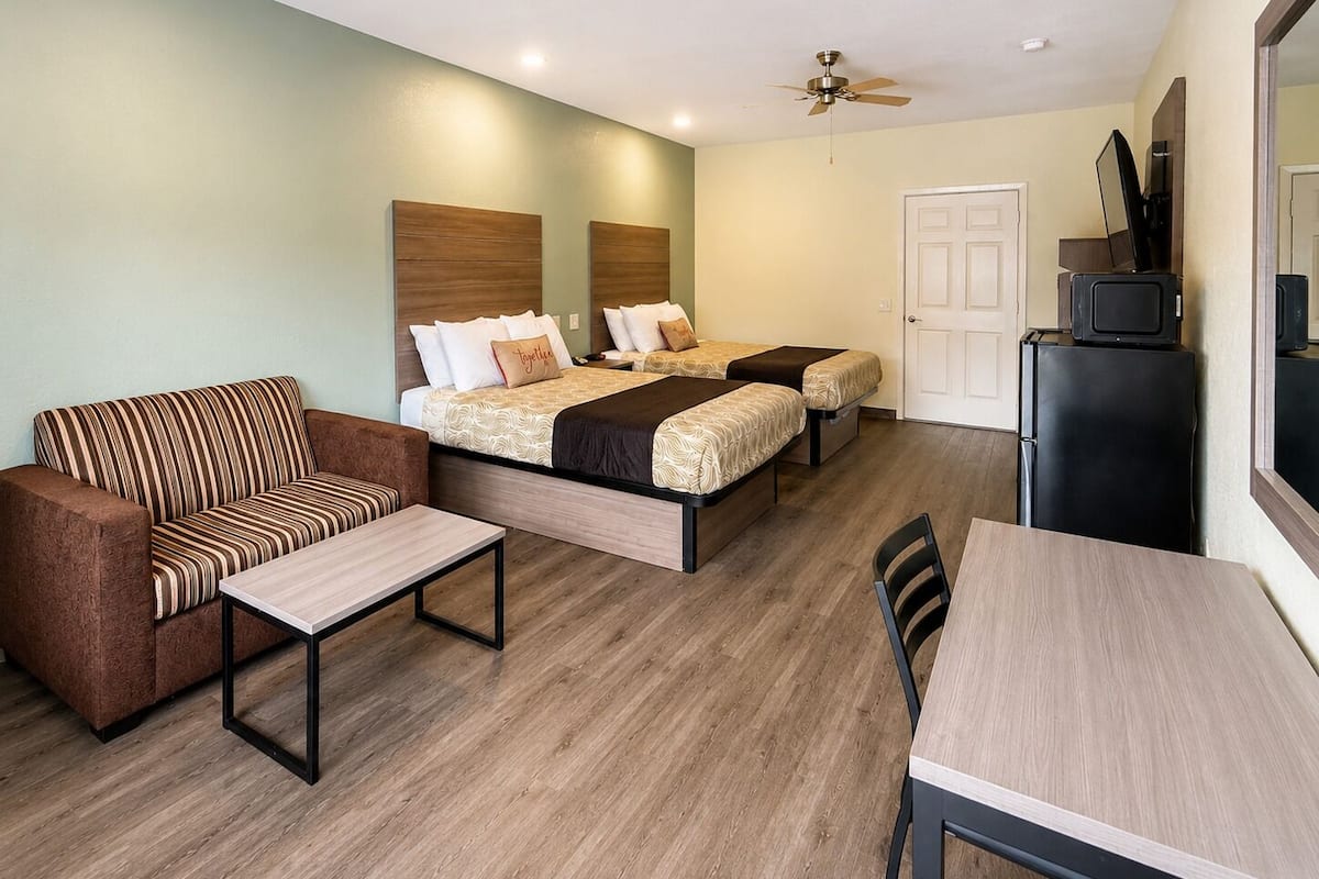 Standard Double Room | Desk, laptop workspace, WiFi (free), bed sheets