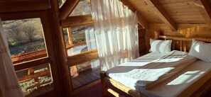 6 bedrooms, iron/ironing board, Internet, bed sheets