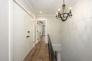 Interior - 6 Mizzenmast - Renovated-Sea Pines home steps from Harbor Town Golf Club (Hilton Head Island)