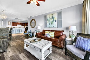 Living area - Emerald Grande 329-Crab Island View-3br-Sleeps 10 (Destin)