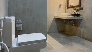 Phòng đôi Deluxe | Phòng tắm | Buồng tắm vòi sen, khăn tắm 