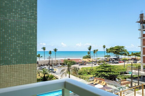 Condominium w/ Pool and Steps fr/ the Beach - Srcs