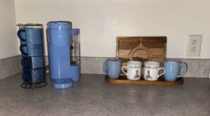 Coffee and/or coffee maker - 3-bedroom home in and charming Palatka (Palatka)