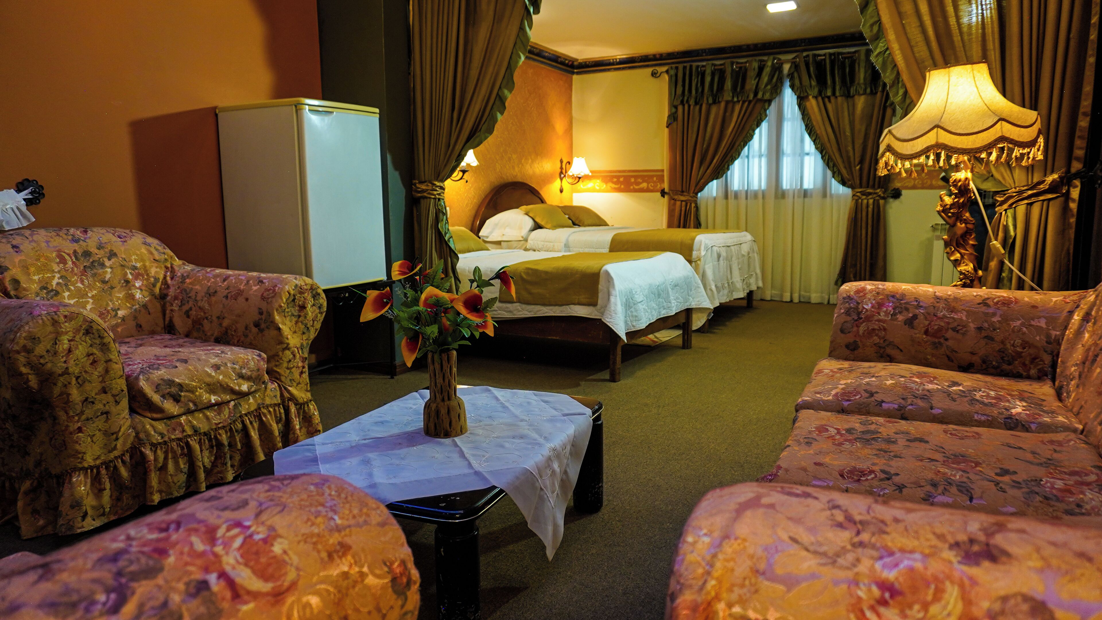 Suite – executive, privat bad | Skrivebord, skrivebord for bærbar PC, lydisolert og wi-fi (inkludert)