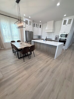 Unclassified image, 2 of 12, button