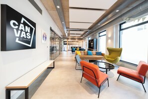 Lobby sitting area - Student Only Quintana House (Exeter)