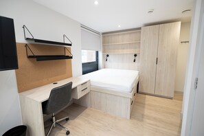 Studio, Non Smoking | Blackout drapes, iron/ironing board, free WiFi - Student Only Quintana House (Exeter)