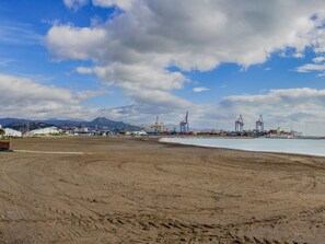Beach nearby - Cubo's Mendoza Seaview Malaga Apartment / Beachfront / Urban / Free Wi-Fi (Málaga)