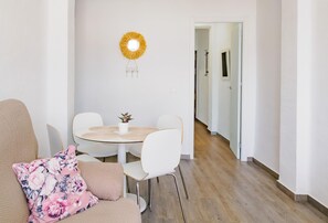 Interior - Cubo's Mendoza Seaview Malaga Apartment / Beachfront / Urban / Free Wi-Fi (Málaga)