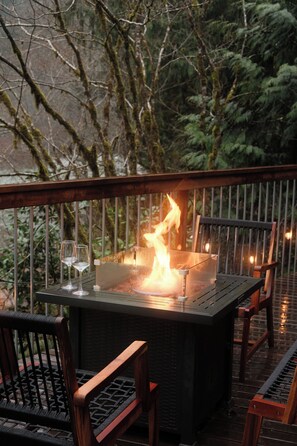 Outdoor dining - Boutique River Cabin · Infrared Sauna · Hot Tub (Gold Bar)