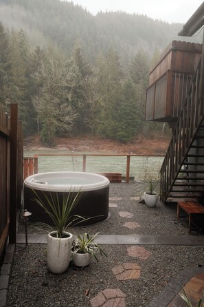 Terrace/patio - Boutique River Cabin · Infrared Sauna · Hot Tub (Gold Bar)