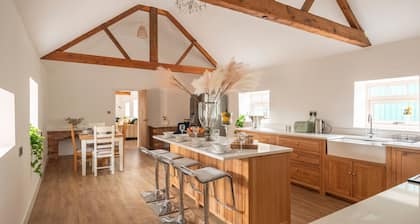 Stunning Barn Conversion | Beautiful Surroundings