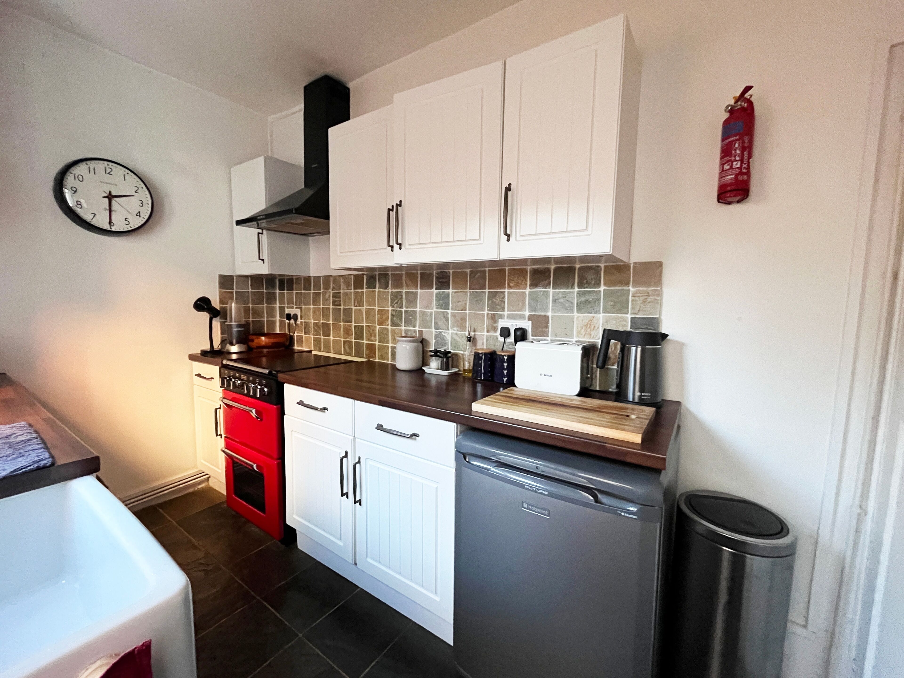 Frigorifero, microonde, forno, piano cottura