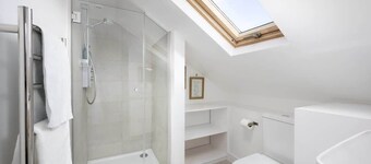 Immaculate Apartment | Historic Lincoln | Wi-Fi