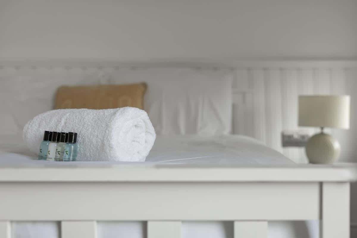 1 chambre, fer et planche à repasser, Wi-Fi gratuit, draps fournis