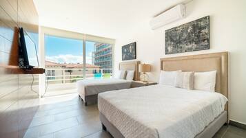 Condo Deluxe, balcón | Caja de seguridad en la habitación y wifi gratis