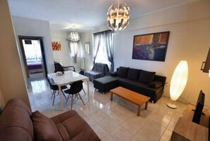 Living area - Neat, modern apartment 7min walk to the beach (Kalamata)