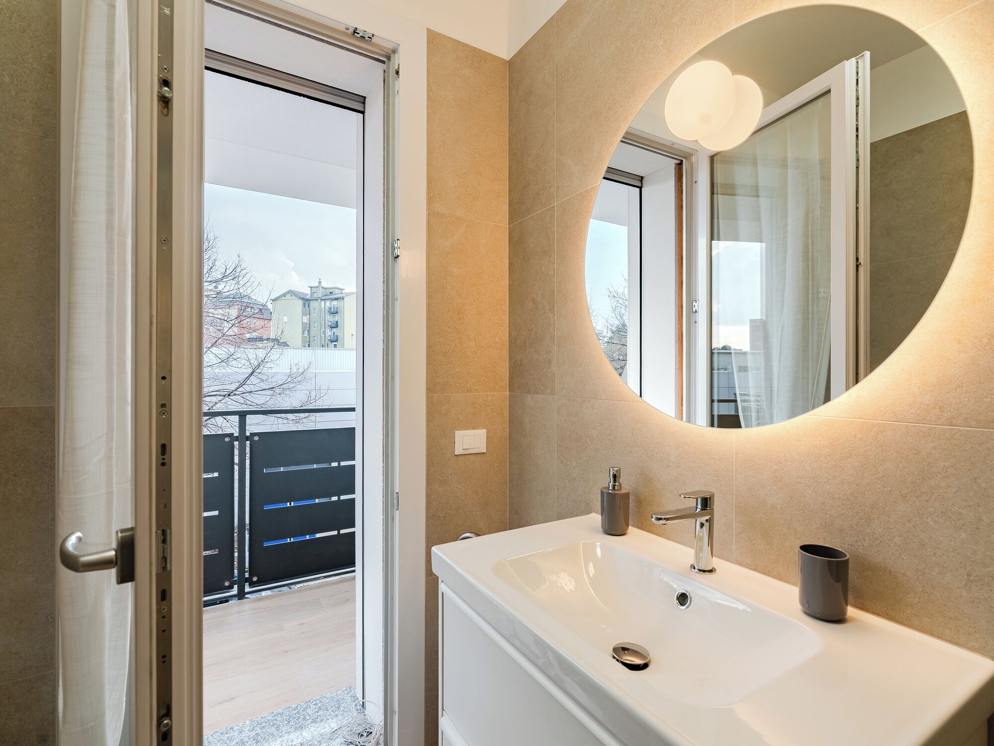 Studio, Balkon | Badezimmer