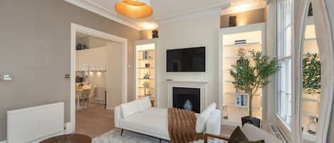 Deluxe Apartment, 2 Bedrooms | Living area