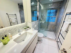 Apartemen Deluks, 3 kamar tidur | Kamar mandi