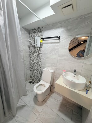 Shower, towels, soap, toilet paper - Modern Cozy Stay with Excellent Service & Comfort (Kuala Lumpur)