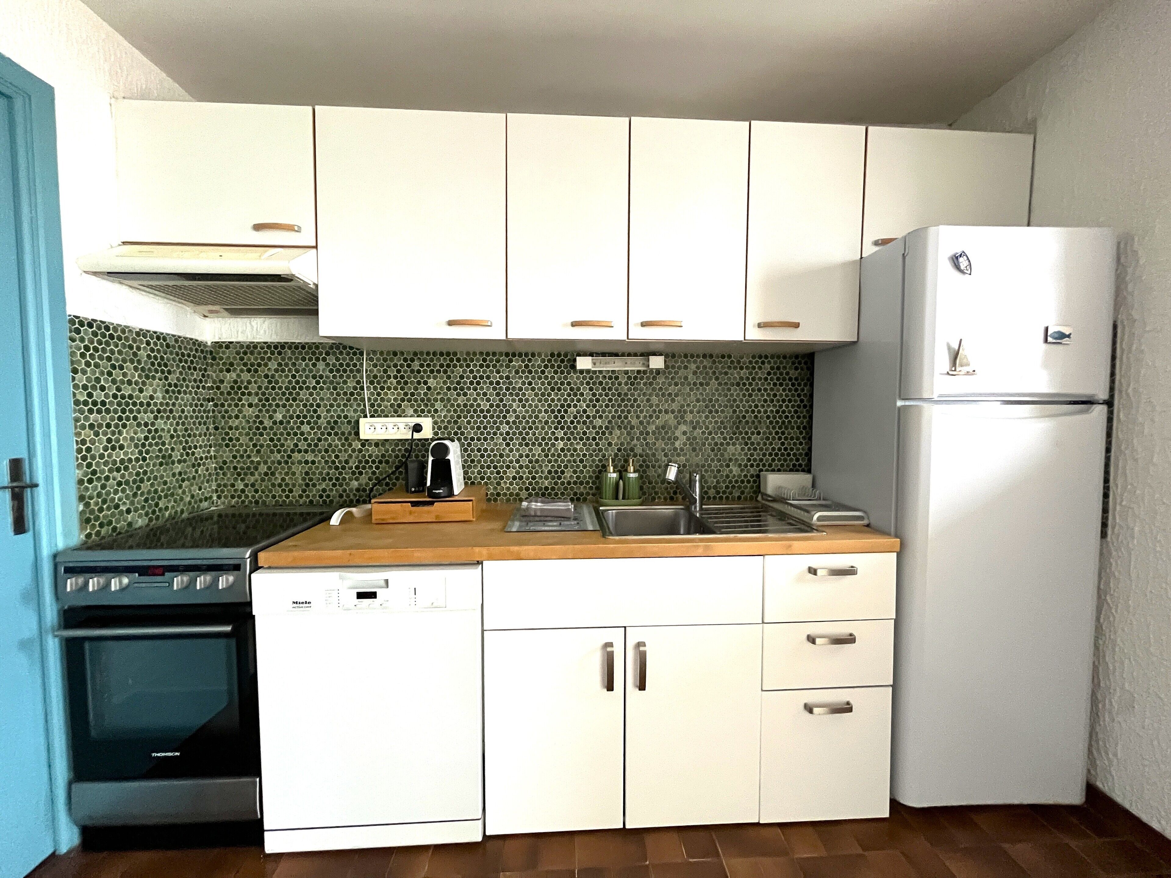 Refrigerador, microondas, horno, placa de cocina