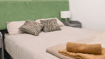 Apartment, 5 Bedrooms, Non Smoking, Shared Bathroom