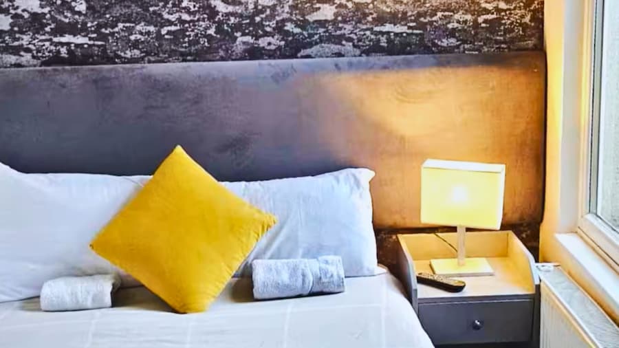 Pitchside Place sleeps 19