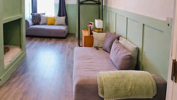 Apartment, 5 Bedrooms, Non Smoking, Shared Bathroom