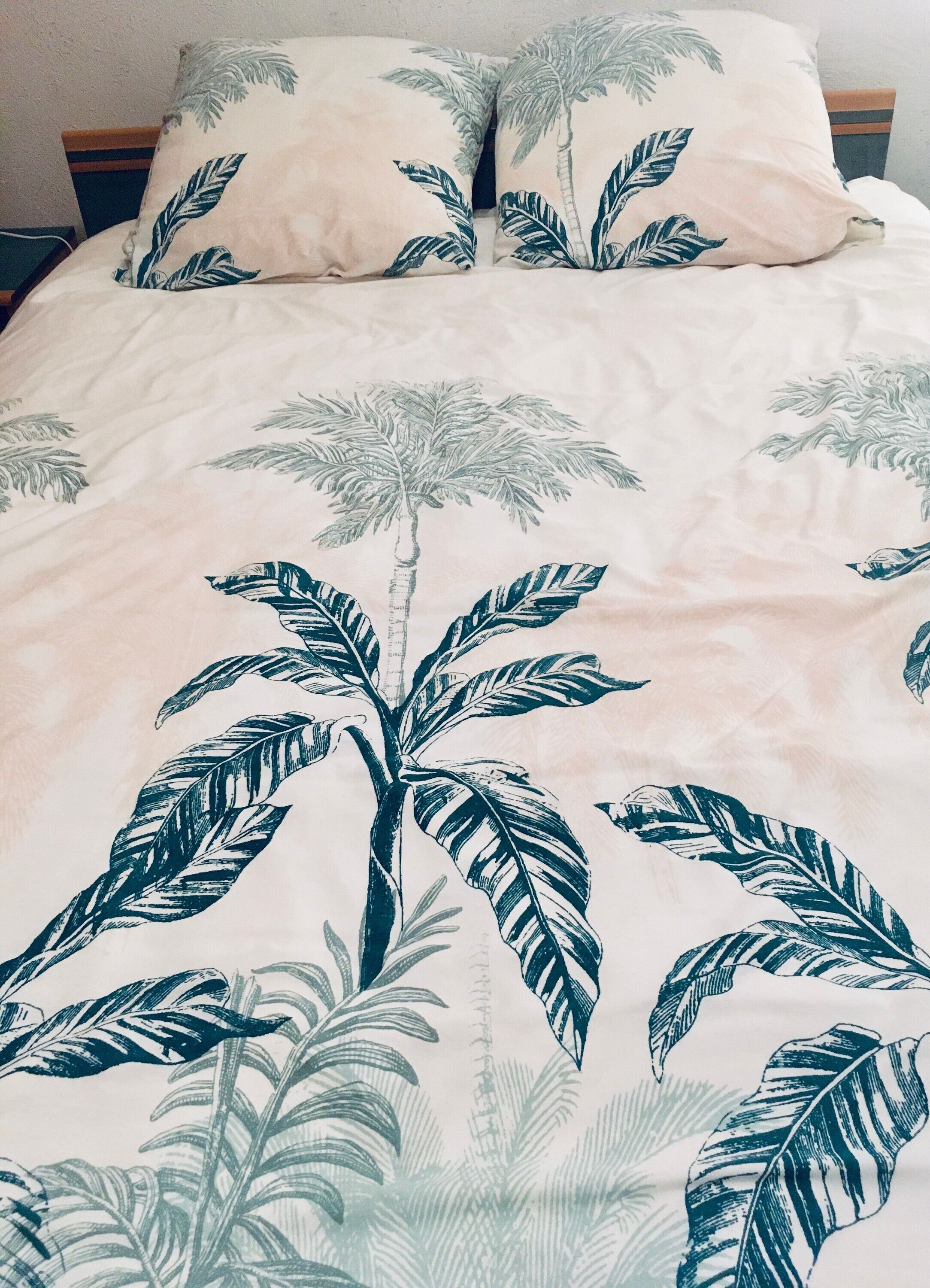 2 bedrooms, iron/ironing board, bed sheets